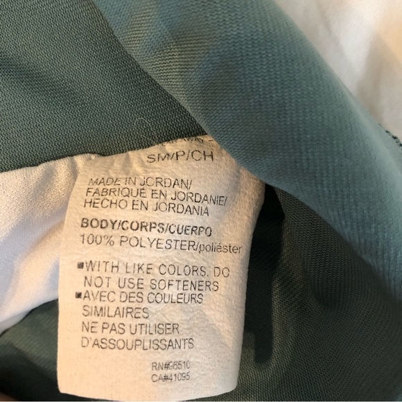 ⭐️2/$20⭐️ Under Armour Speedpocket Run shorts. Size small. NWOT. Green. - Picture 13 of 13